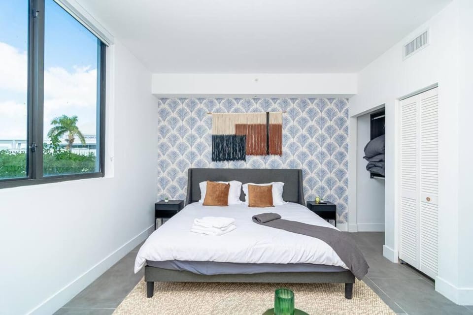 Miami 1BR New Oasis with King Bed Near Brickell & Marlins Park Apartment in Miami