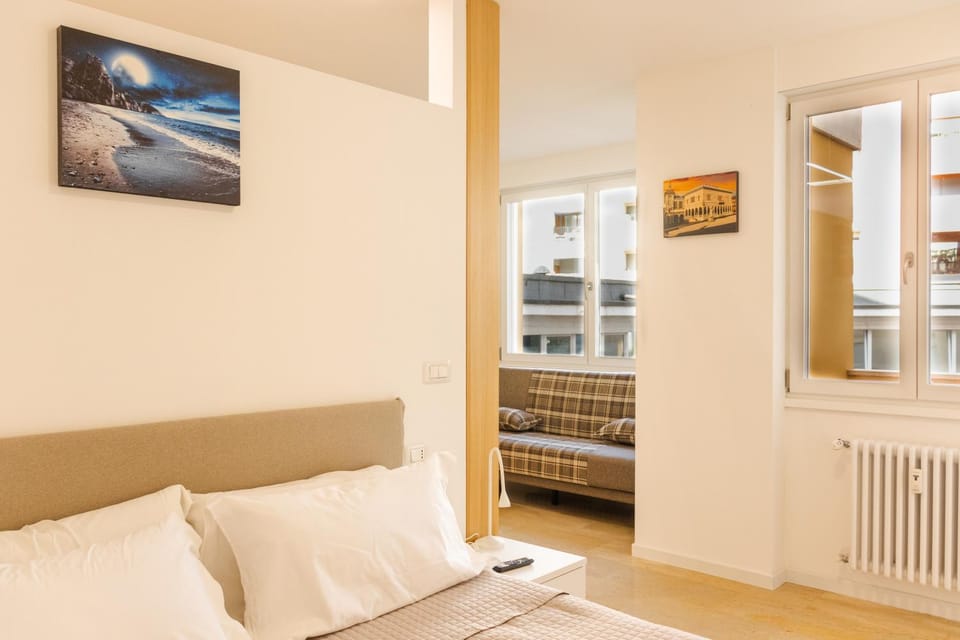 Bed, Living room, Photo of the whole room, Bedroom