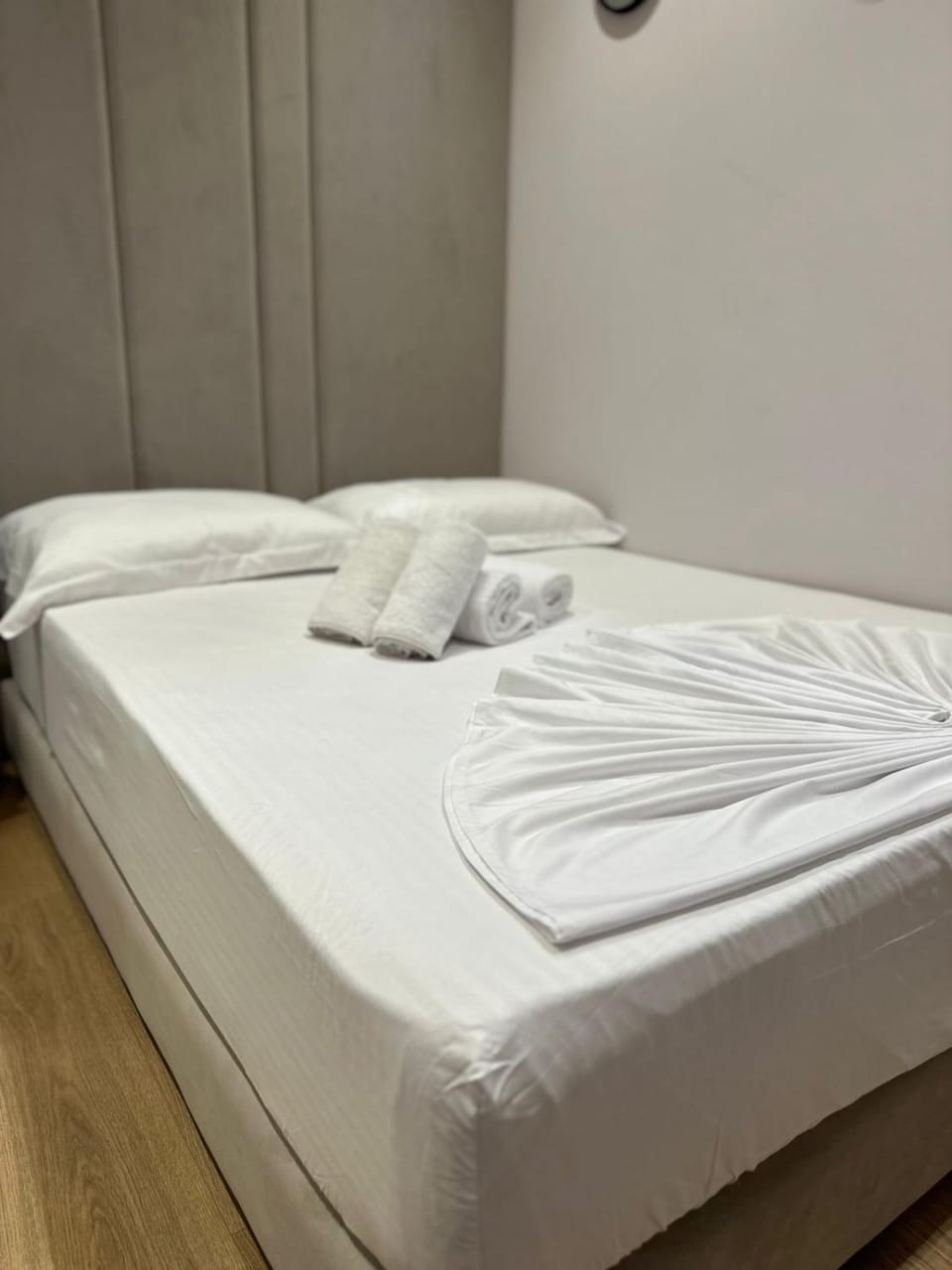 Bedroom, towels
