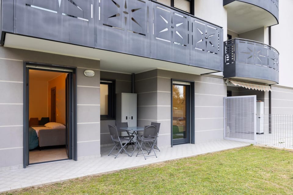 Property building, Patio, Garden, View (from property/room), Seating area, pet friendly