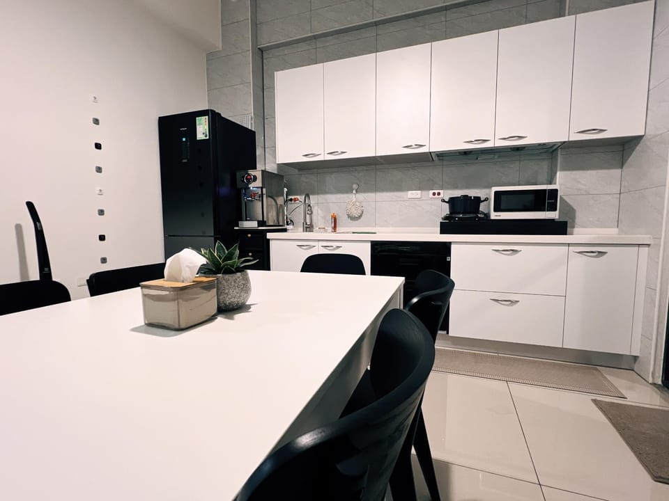 Kitchen or kitchenette, Kitchen or kitchenette, Dining area