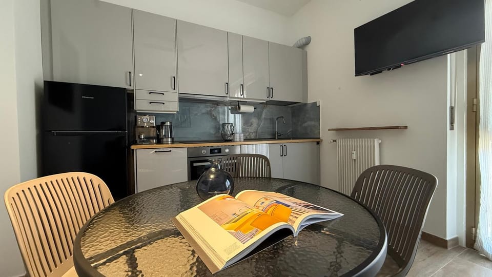 Kitchen or kitchenette, Other, Dining area