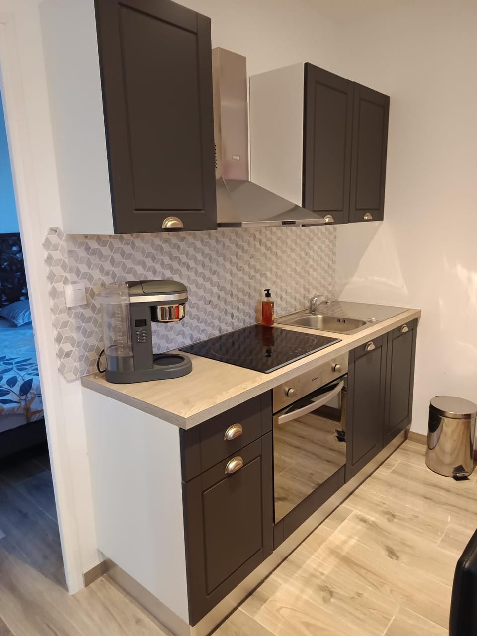 Kitchen or kitchenette, oven, pet friendly, stove