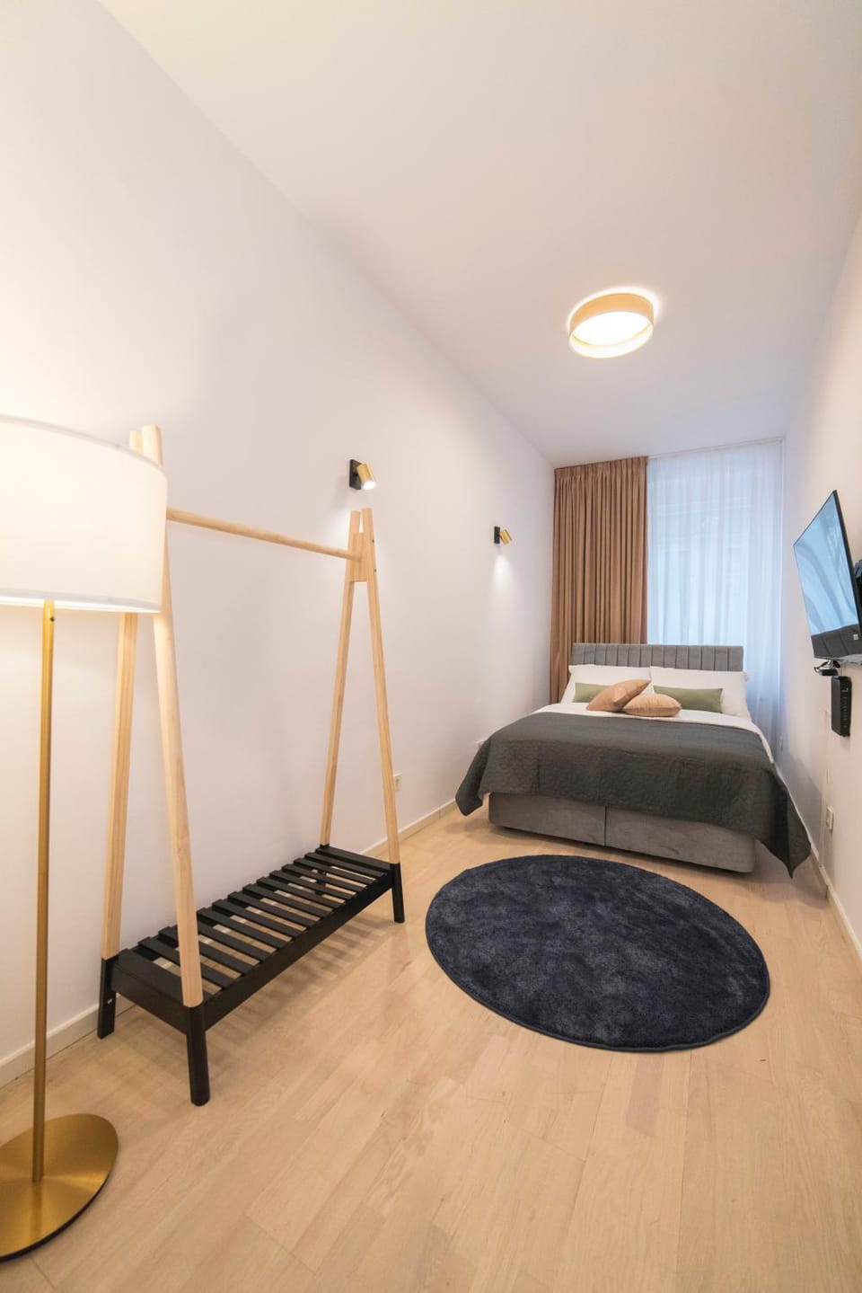Photo of the whole room, Bedroom