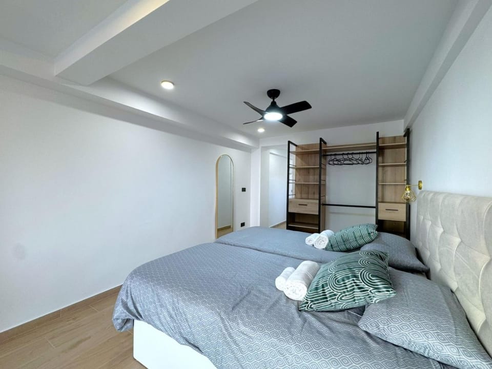 Photo of the whole room, Bedroom