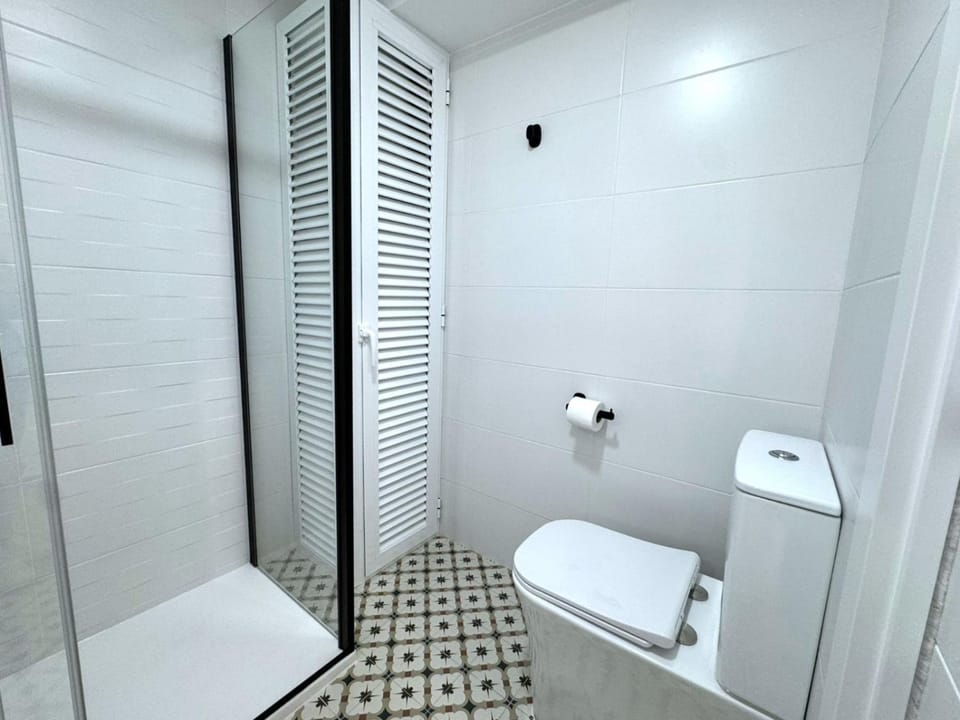 Shower, Toilet, Bathroom