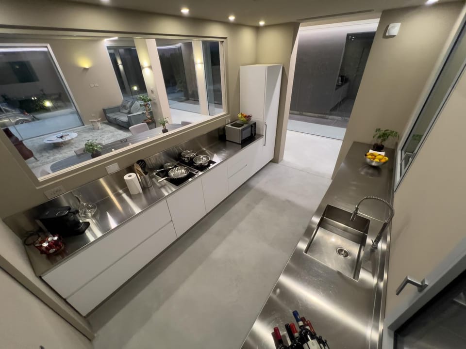Kitchen or kitchenette, Living room
