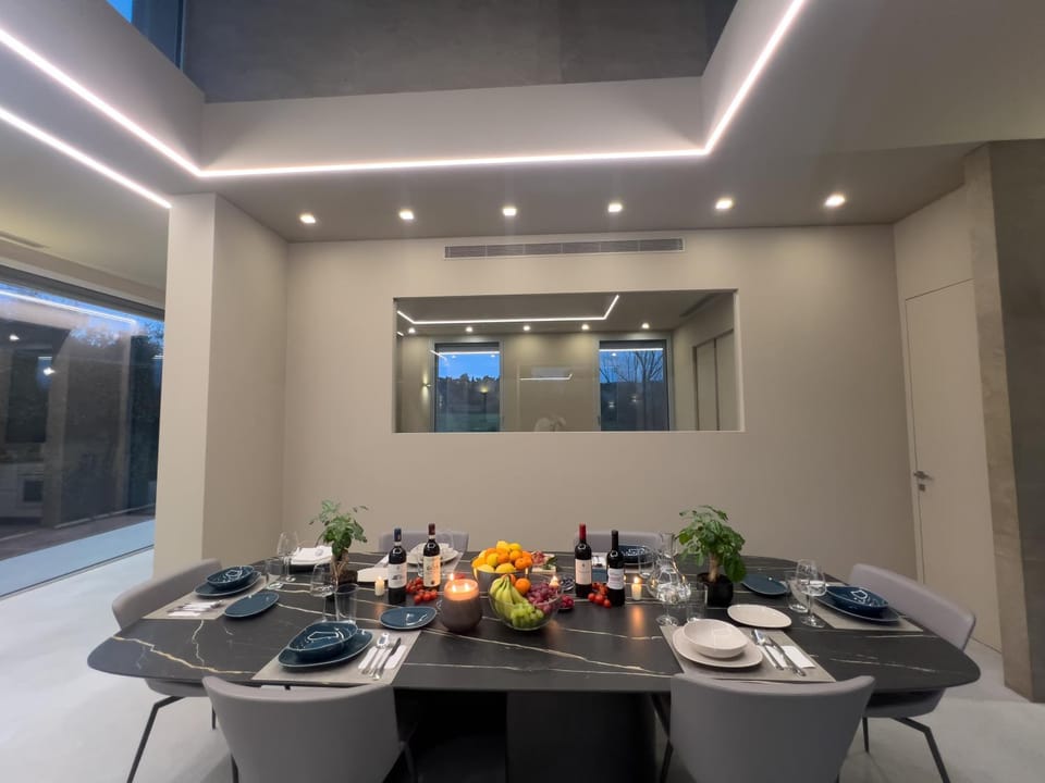 Food and drinks, Dining area, Food, Drinks