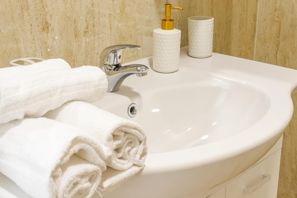 Bathroom, towels