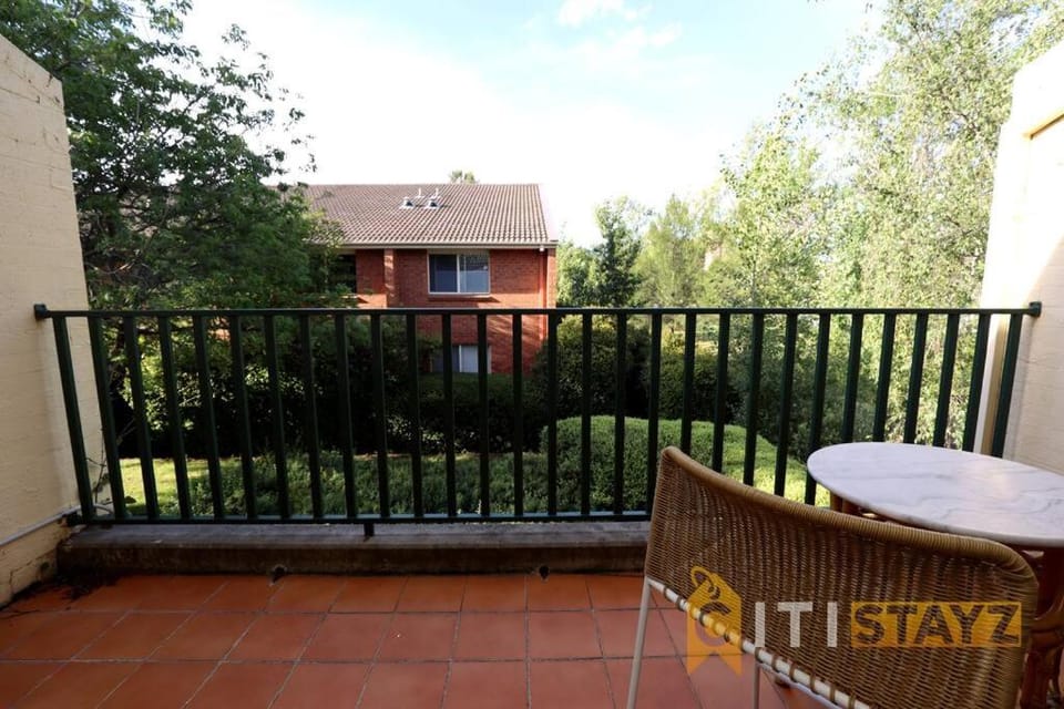Heal In Phillip - 1bd 1bth Oasis Apartment in Canberra