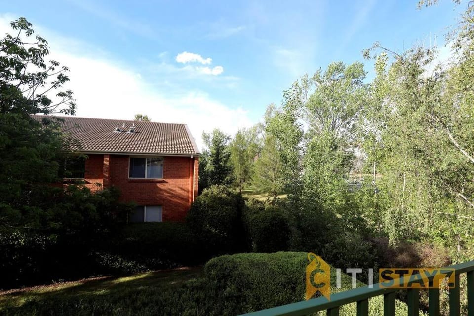 Heal In Phillip - 1bd 1bth Oasis Apartment in Canberra