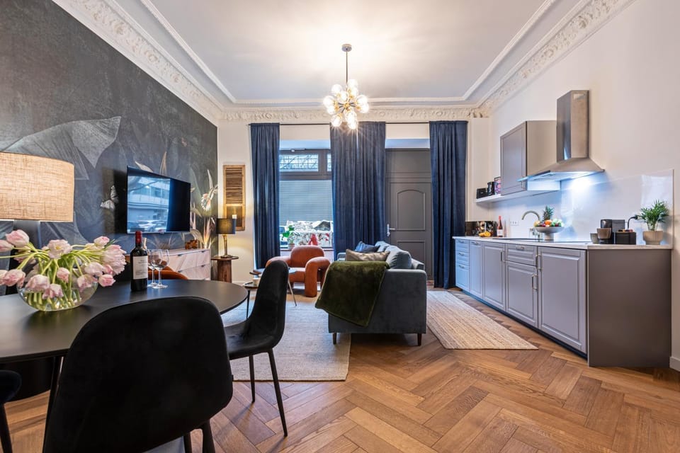 TV and multimedia, Coffee/tea facilities, Kitchen or kitchenette, Living room, Seating area, Dining area, dishwasher, microwave, stove, toaster, toaster, toaster