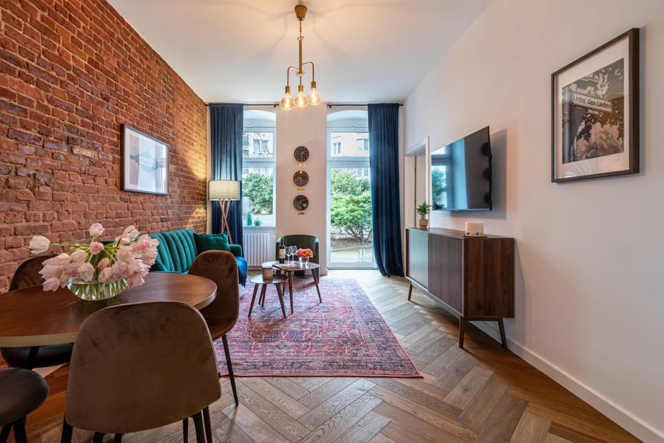 Communal lounge/ TV room, TV and multimedia, Living room, Seating area, Dining area, Evening entertainment