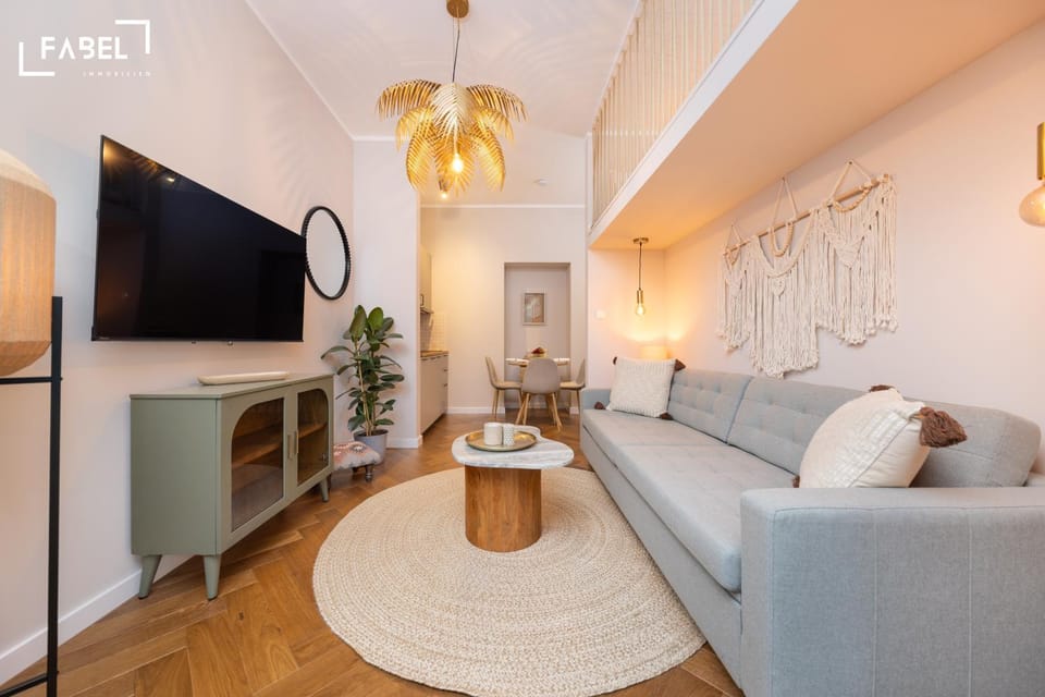 TV and multimedia, Seating area, Dining area, wardrobe, kitchen