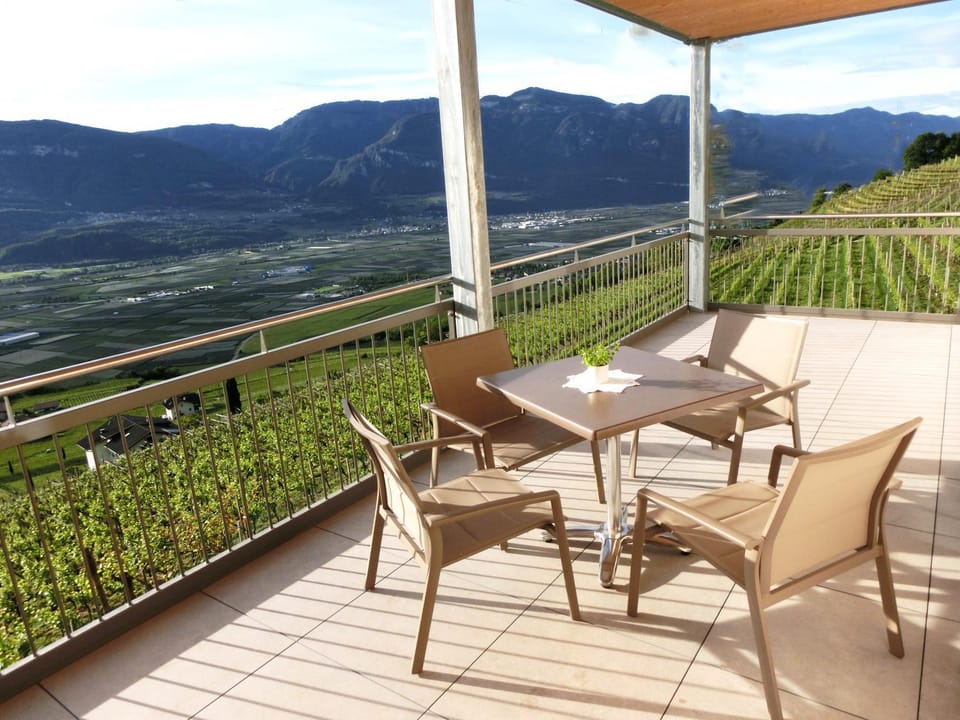 Natural landscape, View (from property/room), Balcony/Terrace, Balcony/Terrace, Seating area, Mountain view
