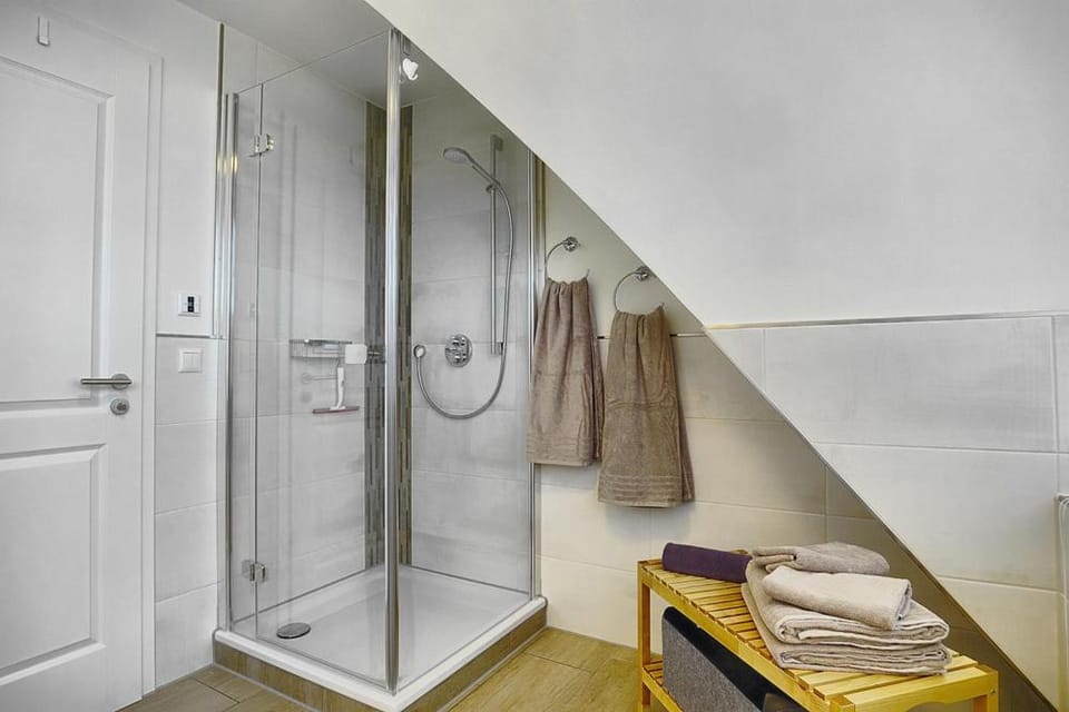 Shower, Bathroom, towels