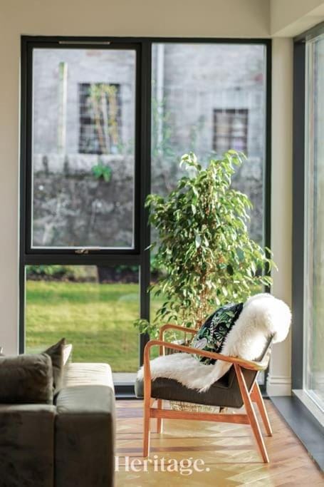 Living room, Garden view