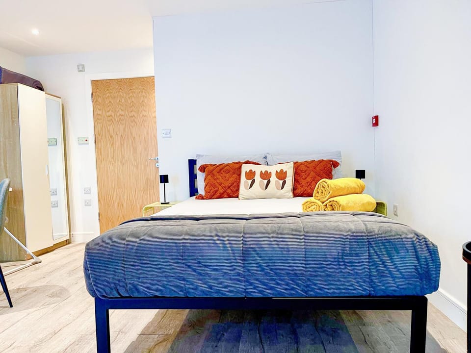 Bed, Living room, Other, Seating area, towels, wardrobe