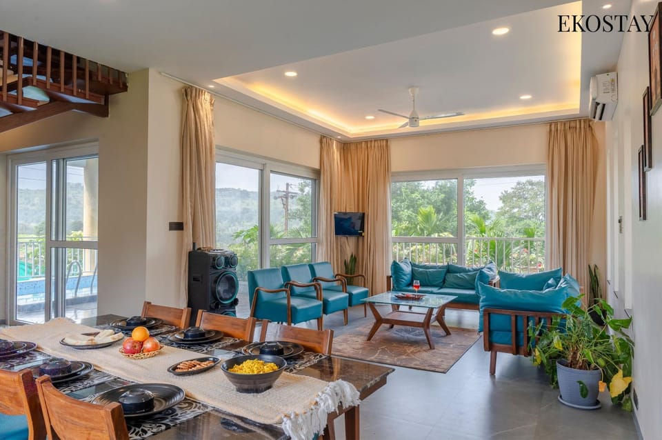 Living room, Food and drinks, Seating area, Dining area, Food, Breakfast, Continental breakfast