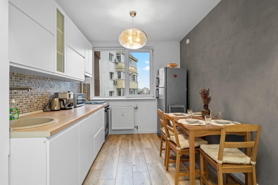 Property building, Kitchen or kitchenette, Dining area, oven, stove