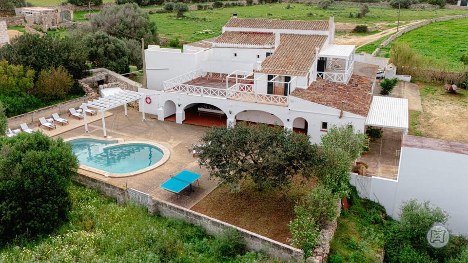 Property building, Natural landscape, Bird's eye view, Garden, Garden view, Pool view, Swimming pool, sunbed