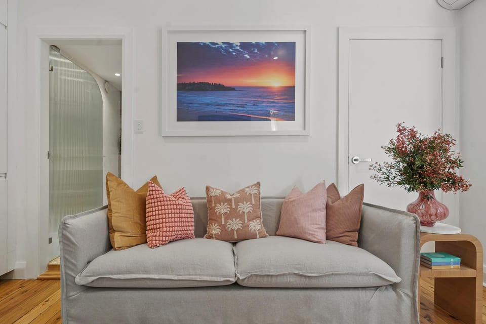TV and multimedia, Living room, Photo of the whole room, Seating area, pet friendly, air conditioner
