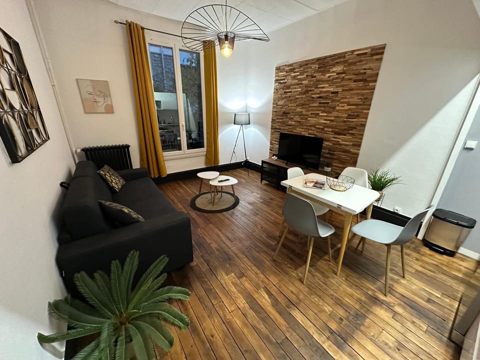 TV and multimedia, Living room, Dining area