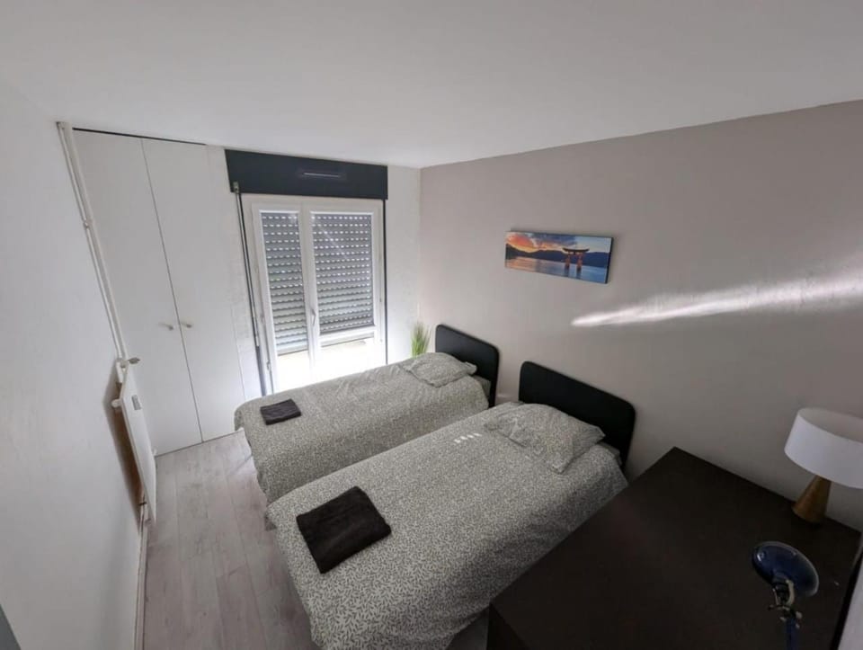 Bed, Living room, Photo of the whole room, Seating area, Bedroom