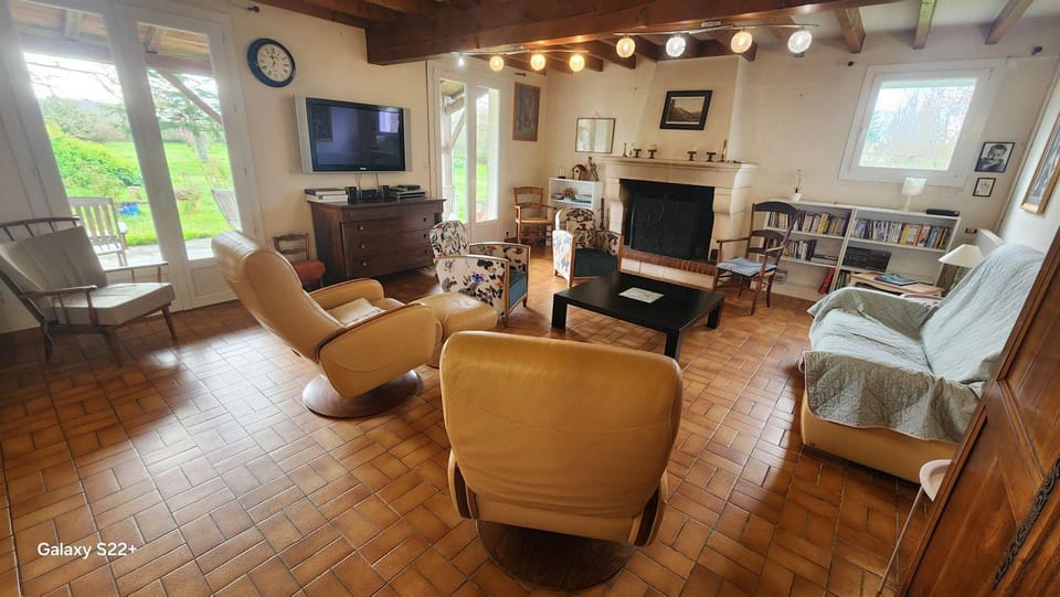 Spacious house with large garden in Valdivienne House in Nouvelle-Aquitaine