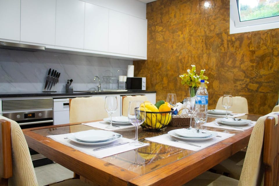 Kitchen or kitchenette, Dining area, Food