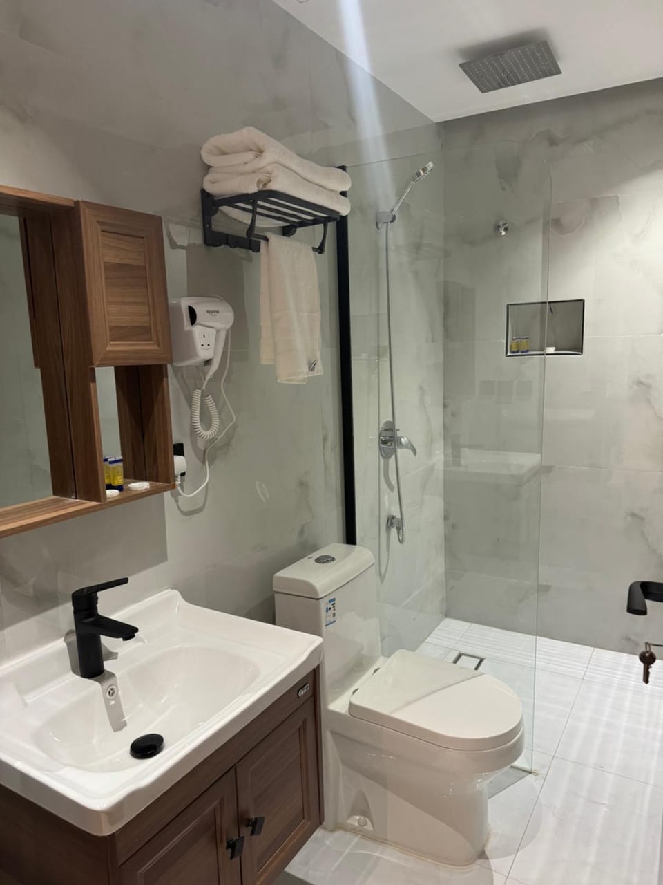 Shower, Bathroom, bidet, towels