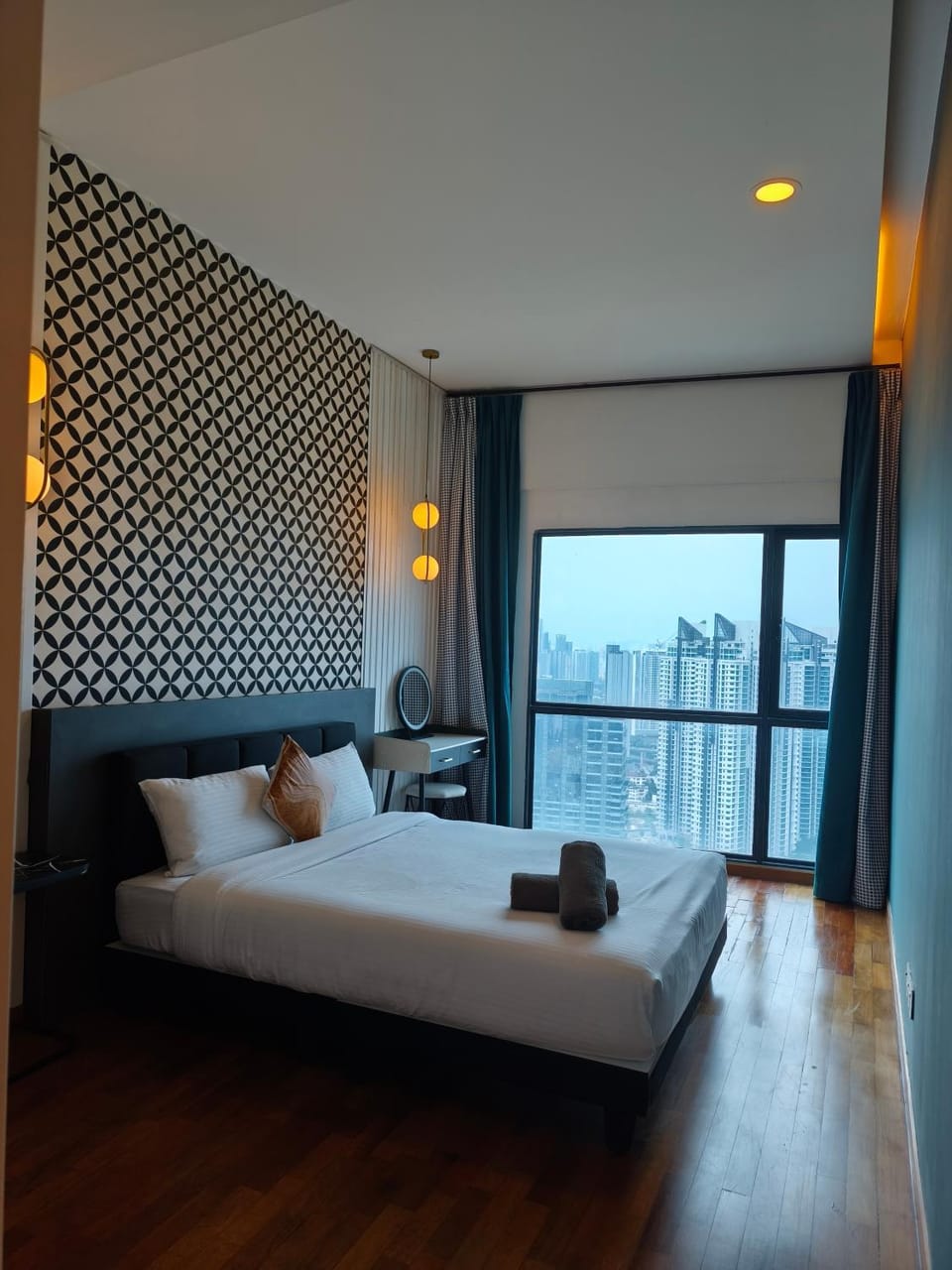 Bed, Photo of the whole room, Bedroom, towels