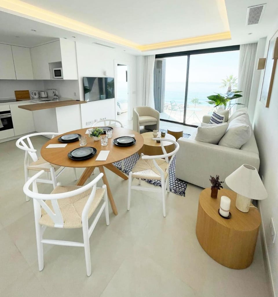 TV and multimedia, Kitchen or kitchenette, Seating area, Dining area, Sea view, Sea view, stove
