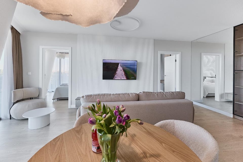 Communal lounge/ TV room, TV and multimedia, Living room