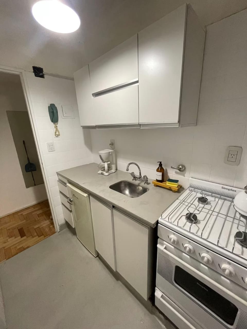Kitchen or kitchenette, oven, stove