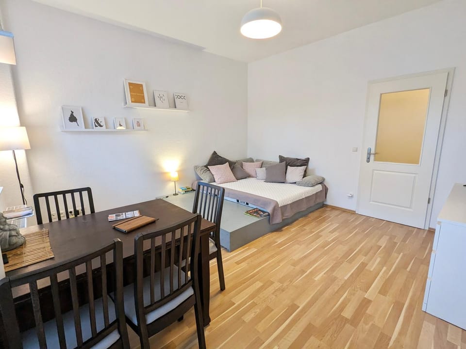 Bed, Photo of the whole room, Seating area, Bedroom