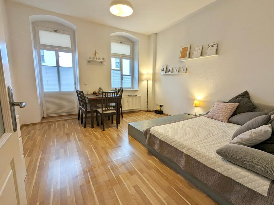 Living room, Photo of the whole room, Seating area, Dining area