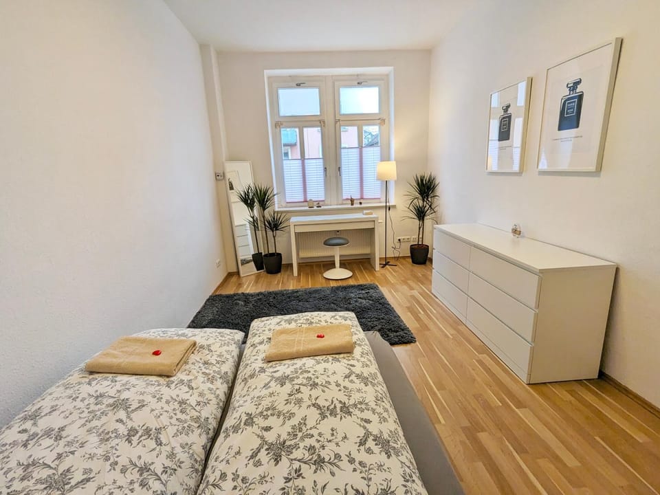 Bed, Photo of the whole room, Seating area, Bedroom