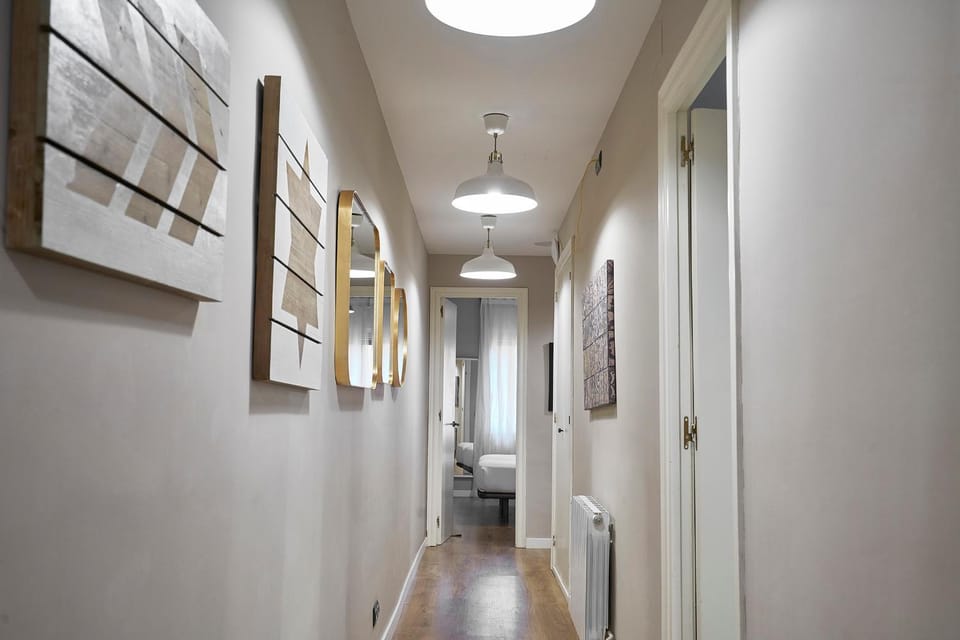 Spacious 3BRapartment in PobleSec with balcony Apartment in Barcelona