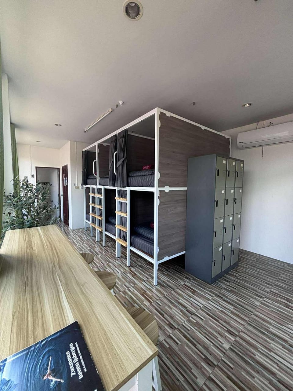 Photo of the whole room, Bedroom, bunk bed