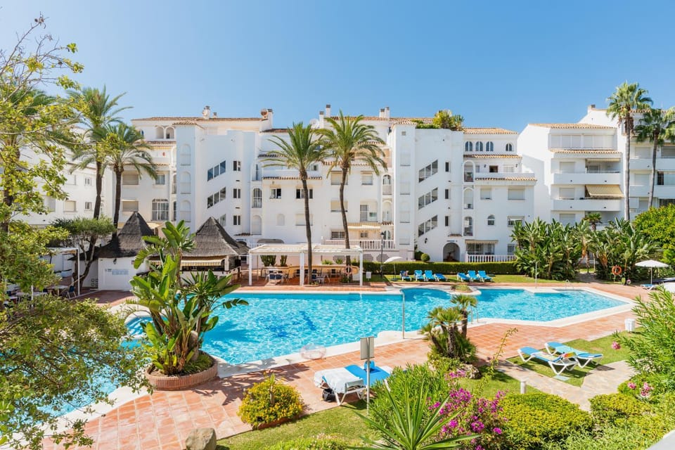 Property building, Day, Garden, Garden view, Pool view, Swimming pool, sunbed