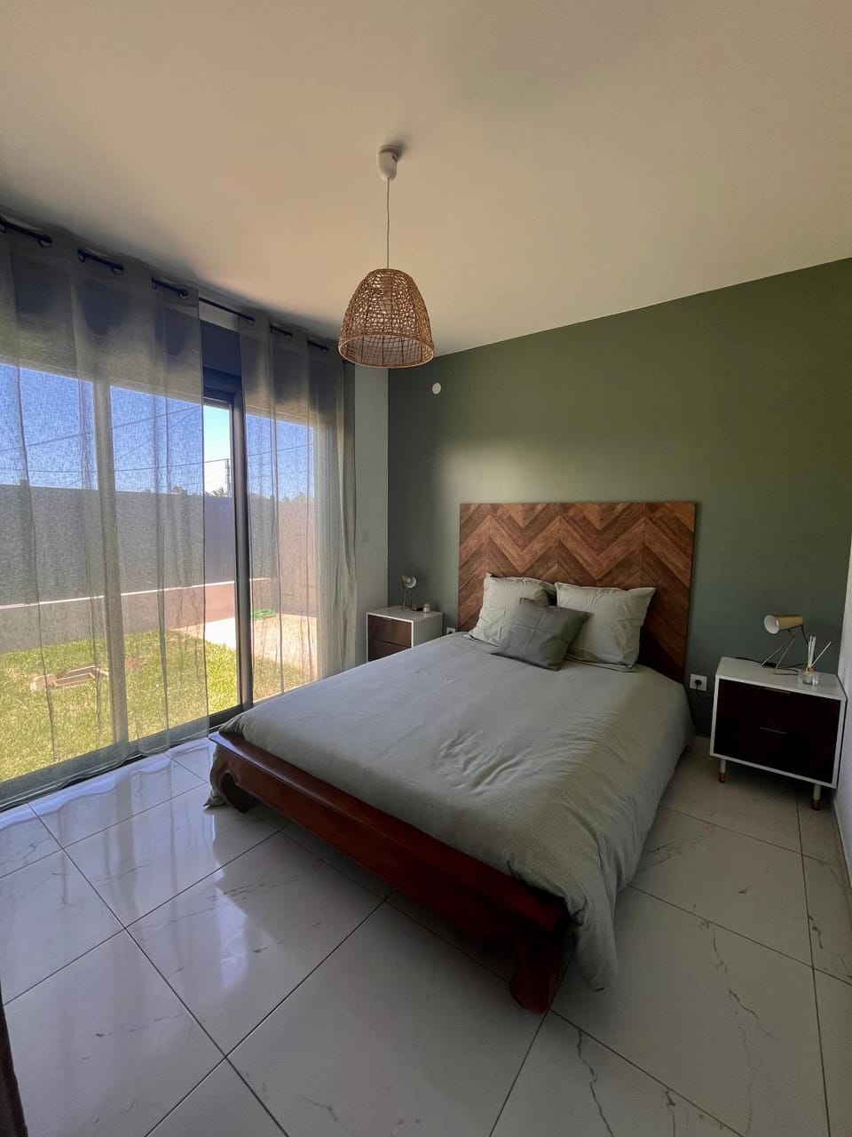 Photo of the whole room, Bedroom, wardrobe