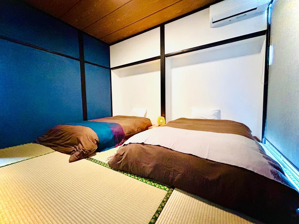 Bedroom, air conditioner