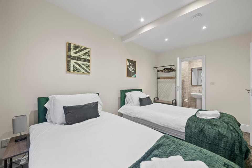 Stylish 5BR Oxford Cooper House, Sleeps 11 with Parking House in Oxford
