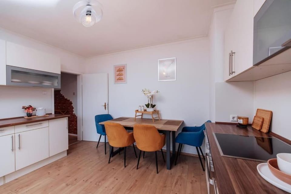 brick & cozy - City - Netflix - Wifi - 4 Person Apartment in Gelsenkirchen