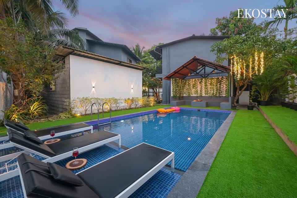 Property building, Patio, Day, Garden, Evening entertainment, Garden view, Pool view, Swimming pool, sunbed