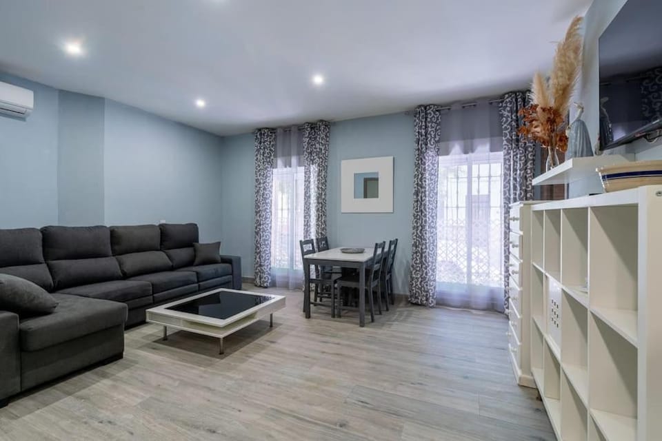 Deluxe Family Triana Apartment in Seville