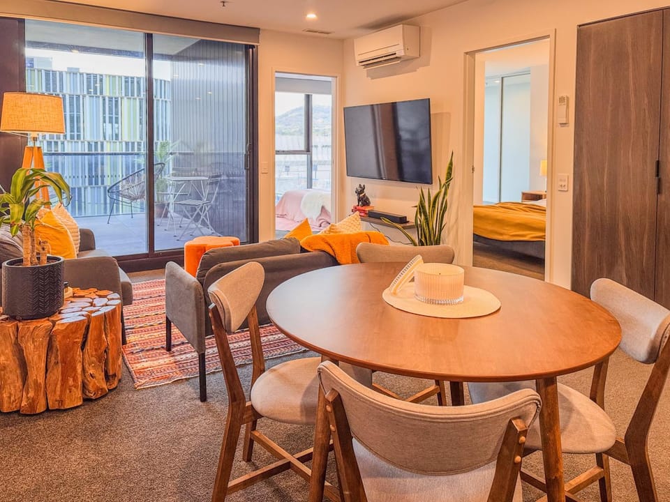 TV and multimedia, Living room, Dining area