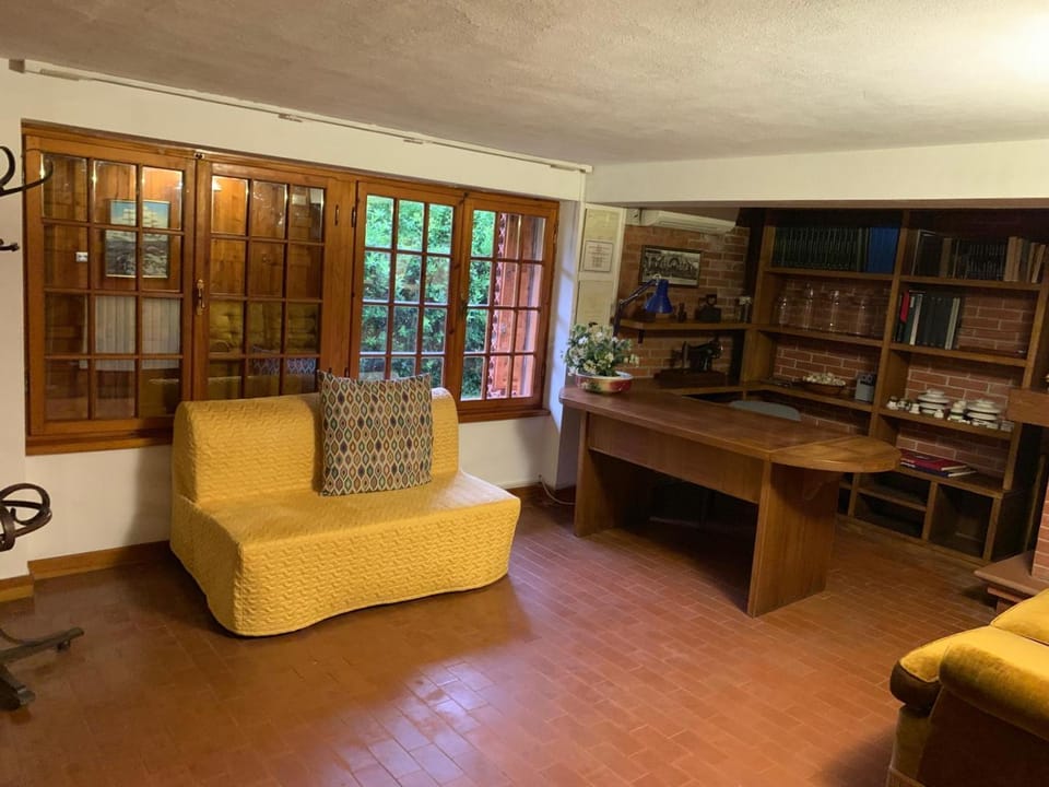 Living room, Seating area, air conditioner