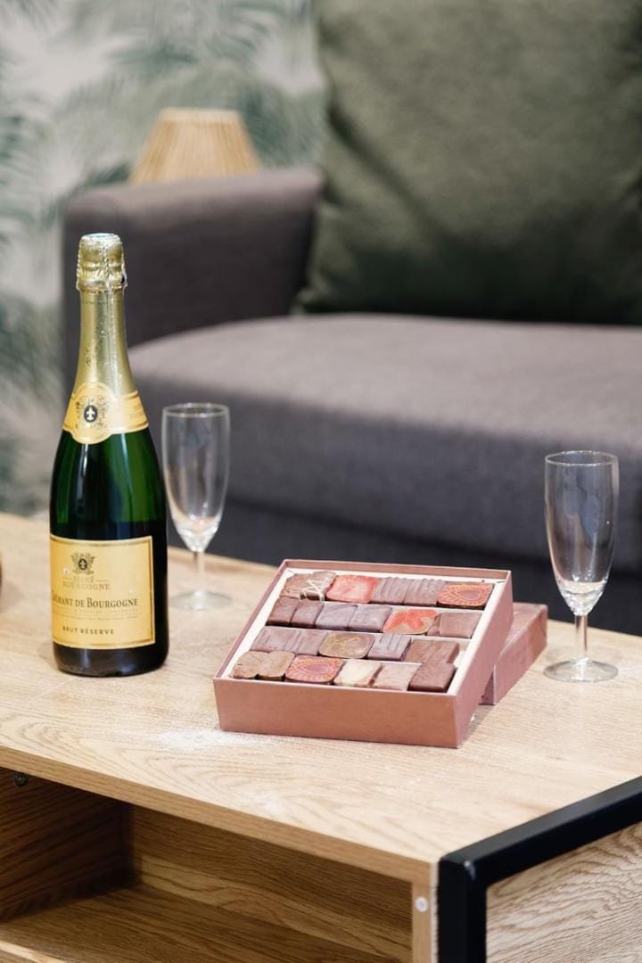 Food and drinks, Seating area